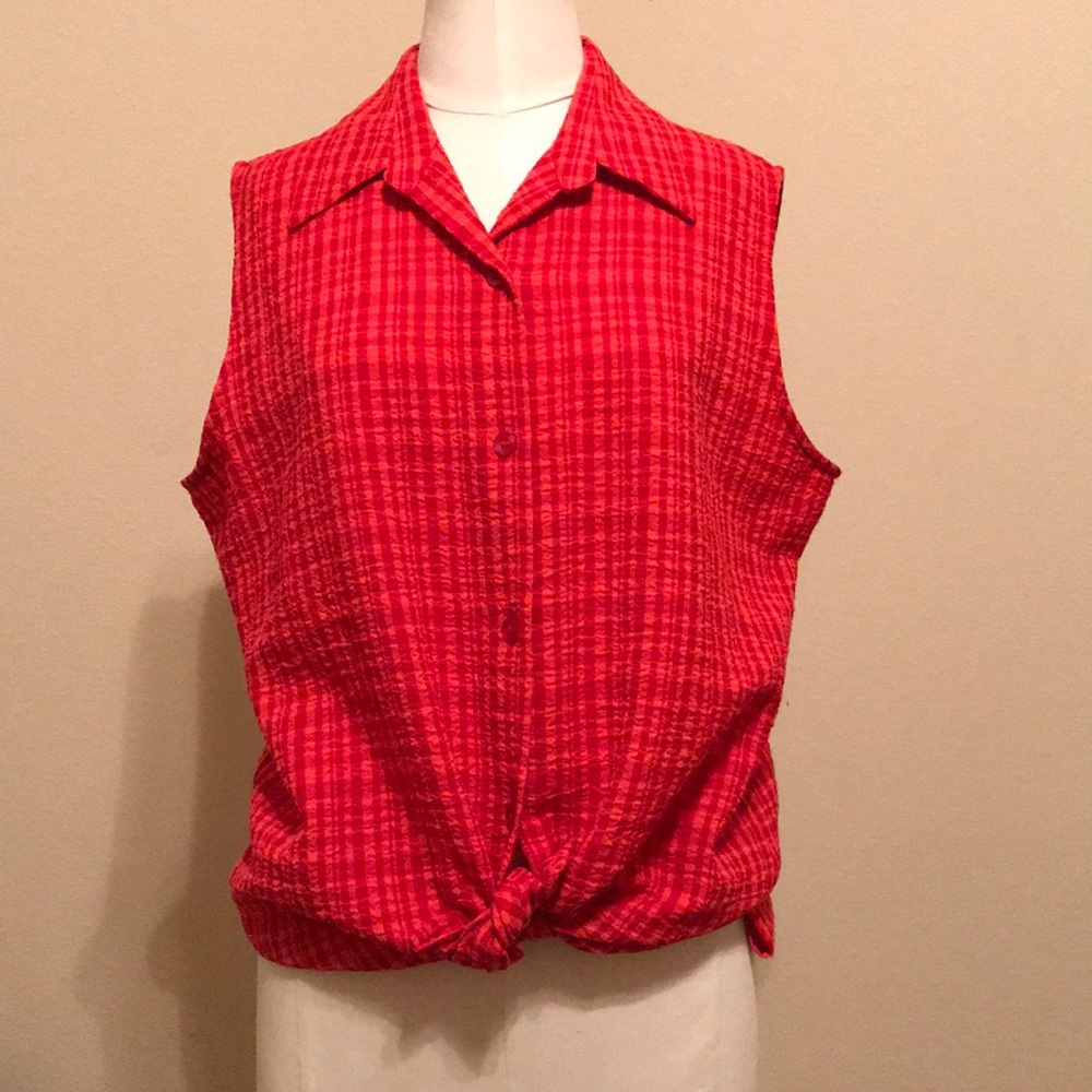 🧚🏼‍♀️White Stag sleeveless button up blouse